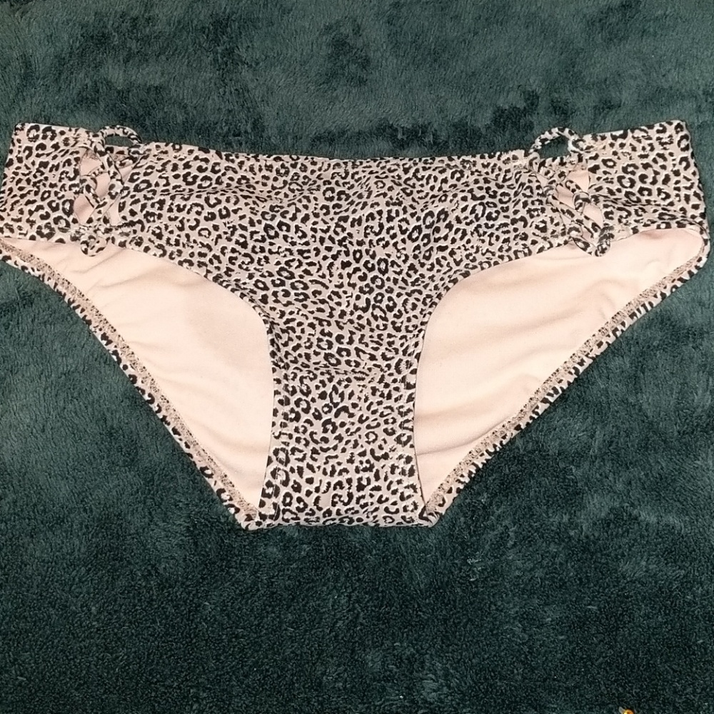 Cheetah print bikini bottom size medium